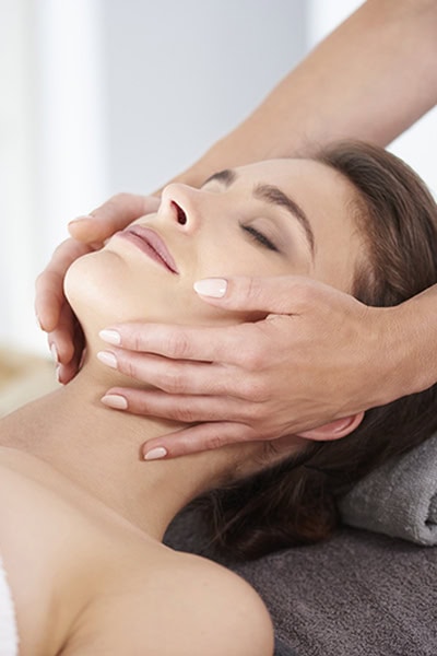 Massage anti âge liftant